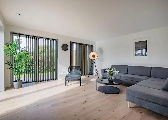 Spacious Family House Apartment