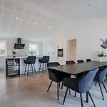 Lägenhet Spacious Family House *